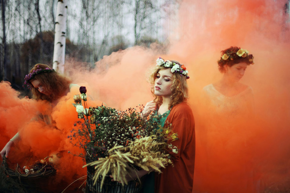 Оранжевый цвет на фотосессии в славянском стиле